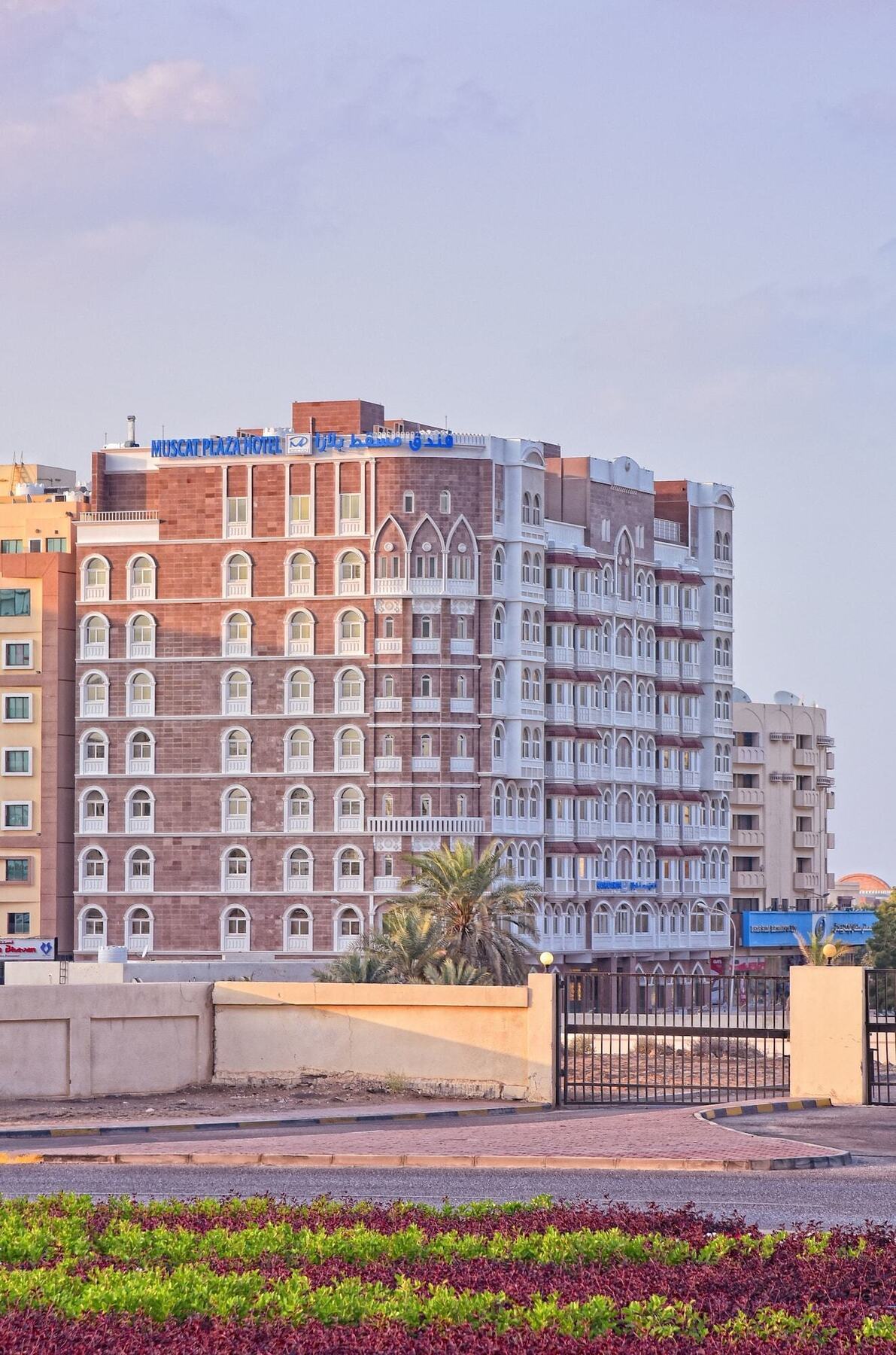 Muscat Plaza Hotel Exterior foto